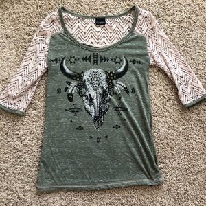 Daytrip t-shirt. Size small